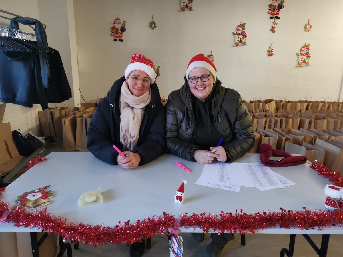 GroupeFDesprez's tweet photo. Ho ho ho ! 🎅🏻

C'est #Noël avant l'heure chez Florimond Desprez ! 🎄
Grâce au #CSE, nos collaborateurs repartent les bras chargés de cadeaux pour toute la famille ! 🎁

La magie de Noël a opéré, la preuve en images… ✨ https://t.co/VRhvGuWexz