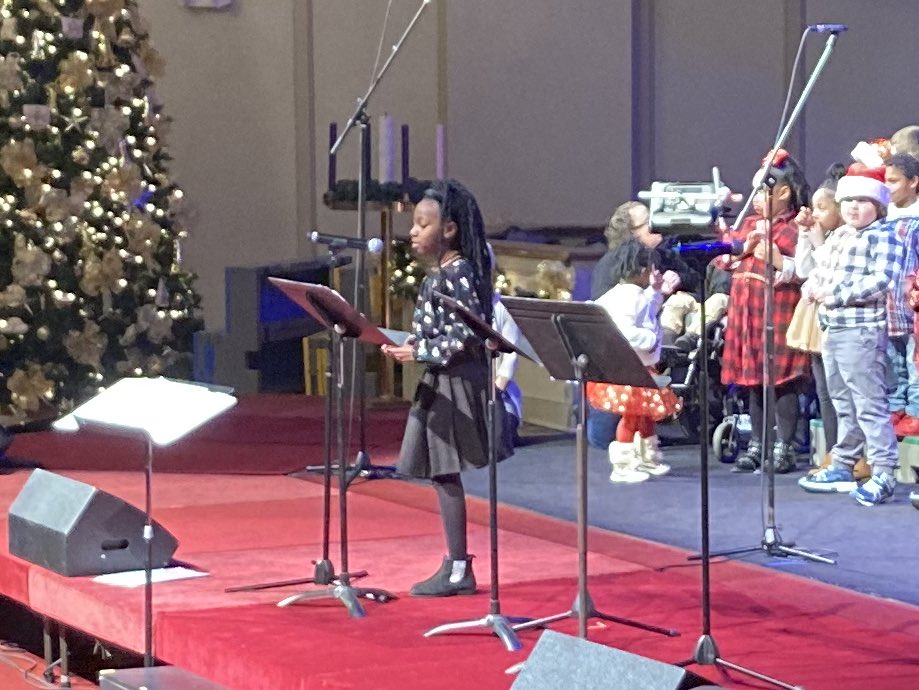 BooneBobcats's tweet image. Great performance tonight by 2nd and 3rd gr students. Thanks to Mr Pierson ( @jonwayne76 ) for prepping the students and to other Bobcat staff for supporting. Thanks to @ColonialKC for sharing your space for our holiday concert. Great night for all that were able to attend.