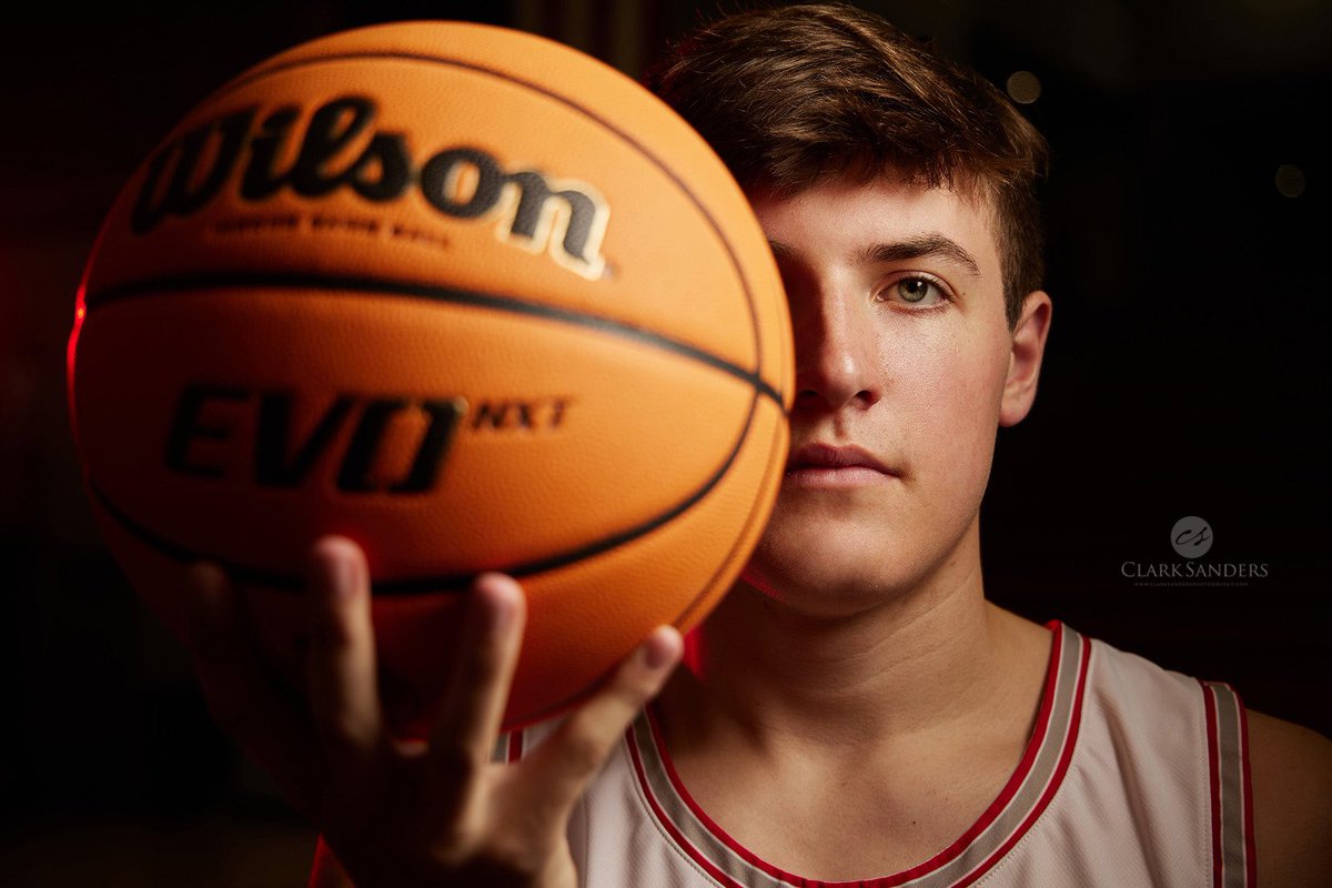 ClarkSanders's tweet photo. Since it’s basketball season I figured why not share a basketball senior portrait! Had a great time with Dylan during this one! 

Senior Portrait : Dylan Munroe : Highland Class of 2023

☎️ 870-847-0633 🌎 https://t.co/f8hQ3D90TZ #portraitartist #seniorpictures https://t.co/2q12oess2B