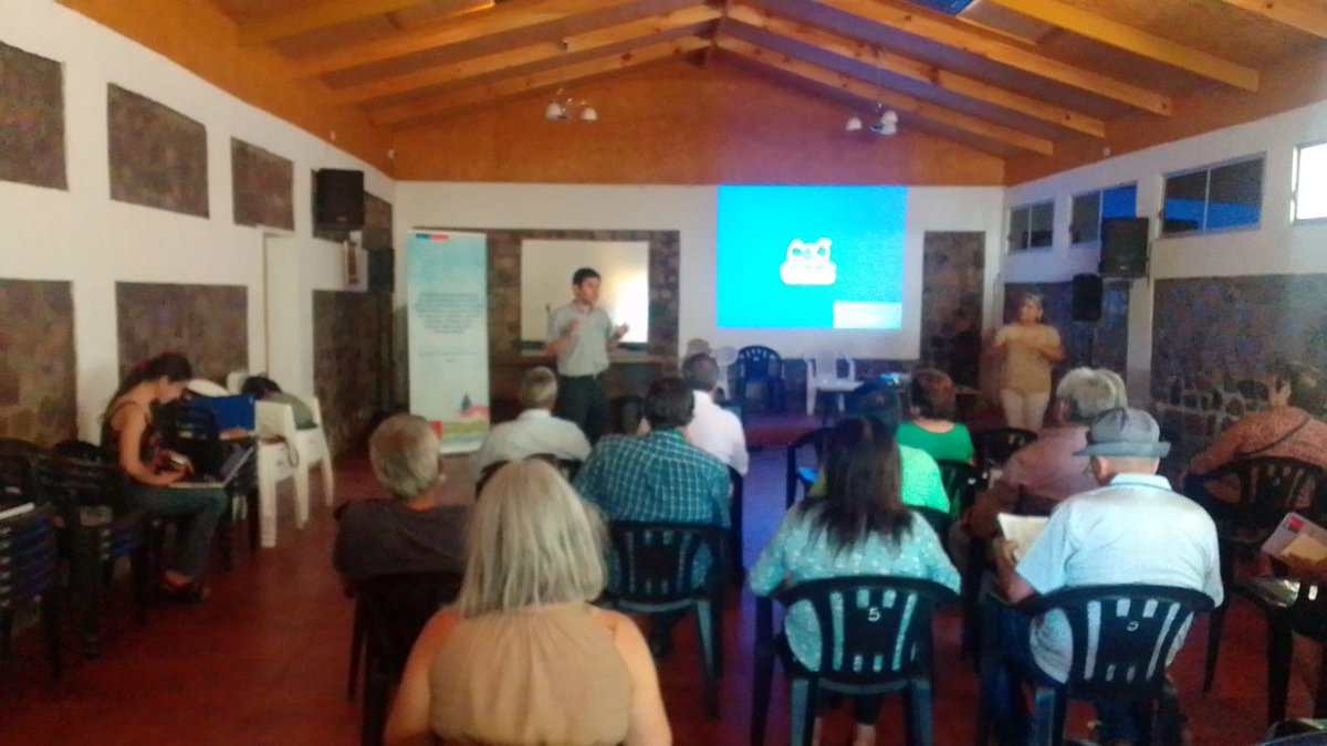 MOPCoquimbo's tweet photo. #Salamanca Director Gral. de Aguas #DGAMOP Rodrigo Sanhueza, entregó resultados de la construcción del registro de comuneros del sistema hidrogeológico de aprovechamiento común #Chalinga.
52 usuarios de agua formarán parte de la Comunidad de Aguas Subterráneas de Chalinga.👍💧 https://t.co/Us9bV1CVdN