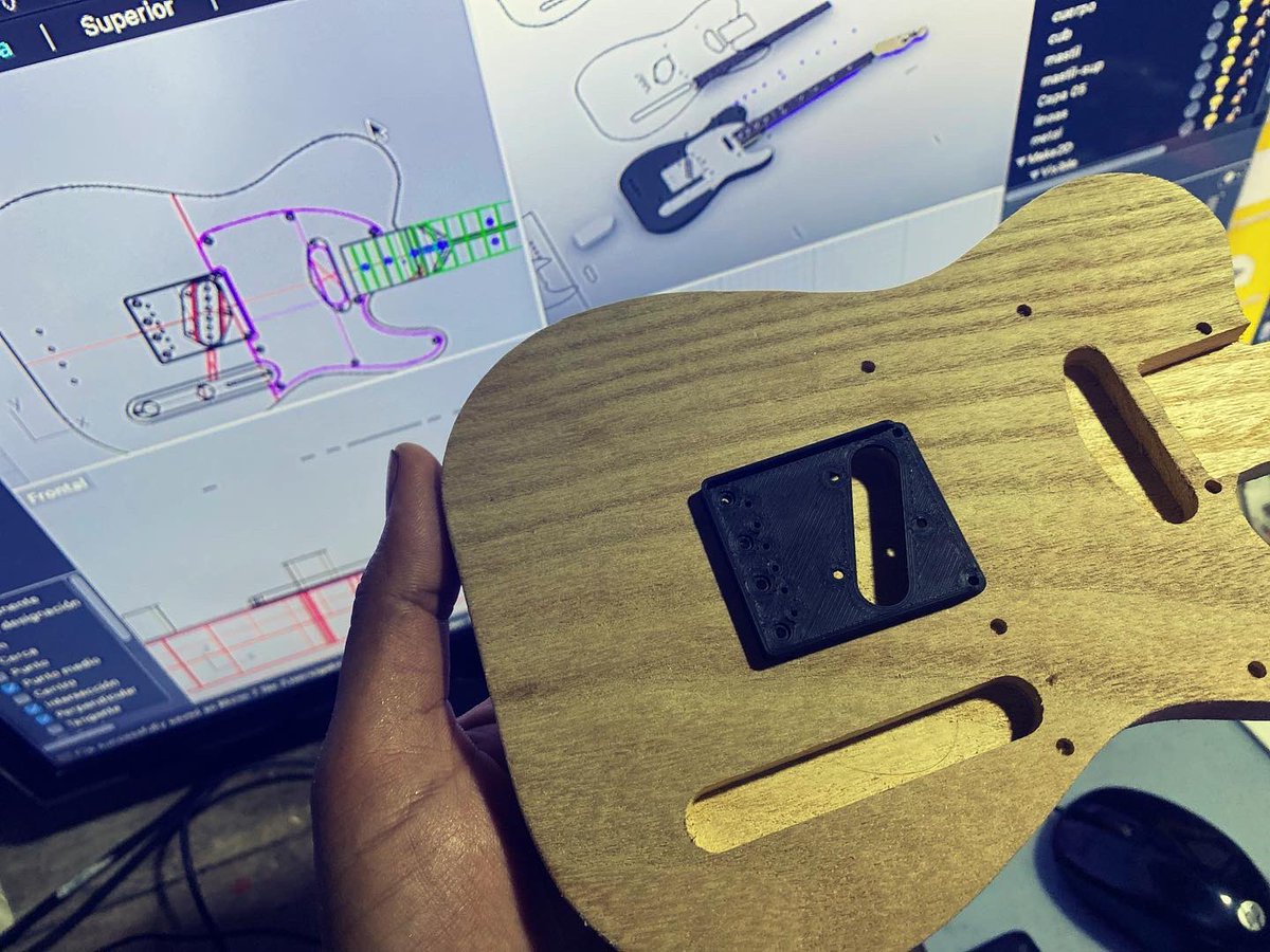 gabspath's tweet image. Agregando las piezas impresas al modelo de guitarra a escala, modelado en #rhinoceros3d #ultimakercura #foxalien #artillerygenius #3dprint #cncrouter