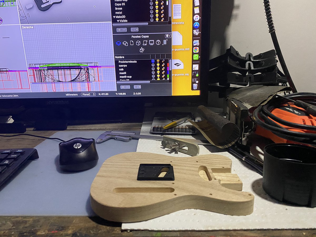 gabspath's tweet image. Agregando las piezas impresas al modelo de guitarra a escala, modelado en #rhinoceros3d #ultimakercura #foxalien #artillerygenius #3dprint #cncrouter