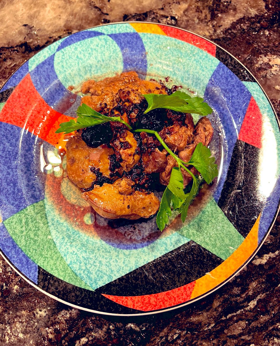 mikewrites1's tweet photo. Appetizer: chicken livers sautéed with brandy and blueberries https://t.co/wHmt1OK9v0