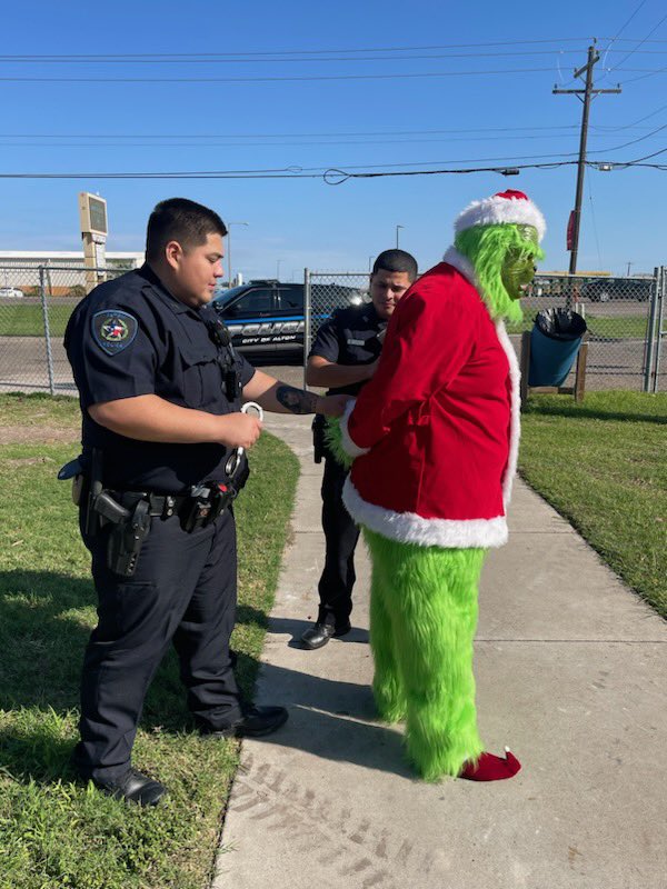 altontxpd's tweet photo. The Grinch was out early this holiday season! 

Good thing our patrol officers were out and able to take The Grinch into custody! 

Alton Police Officers saved Christmas for our Alton residents. 

#AltonStrong #CommunityFirst https://t.co/jqGuVpcm6g