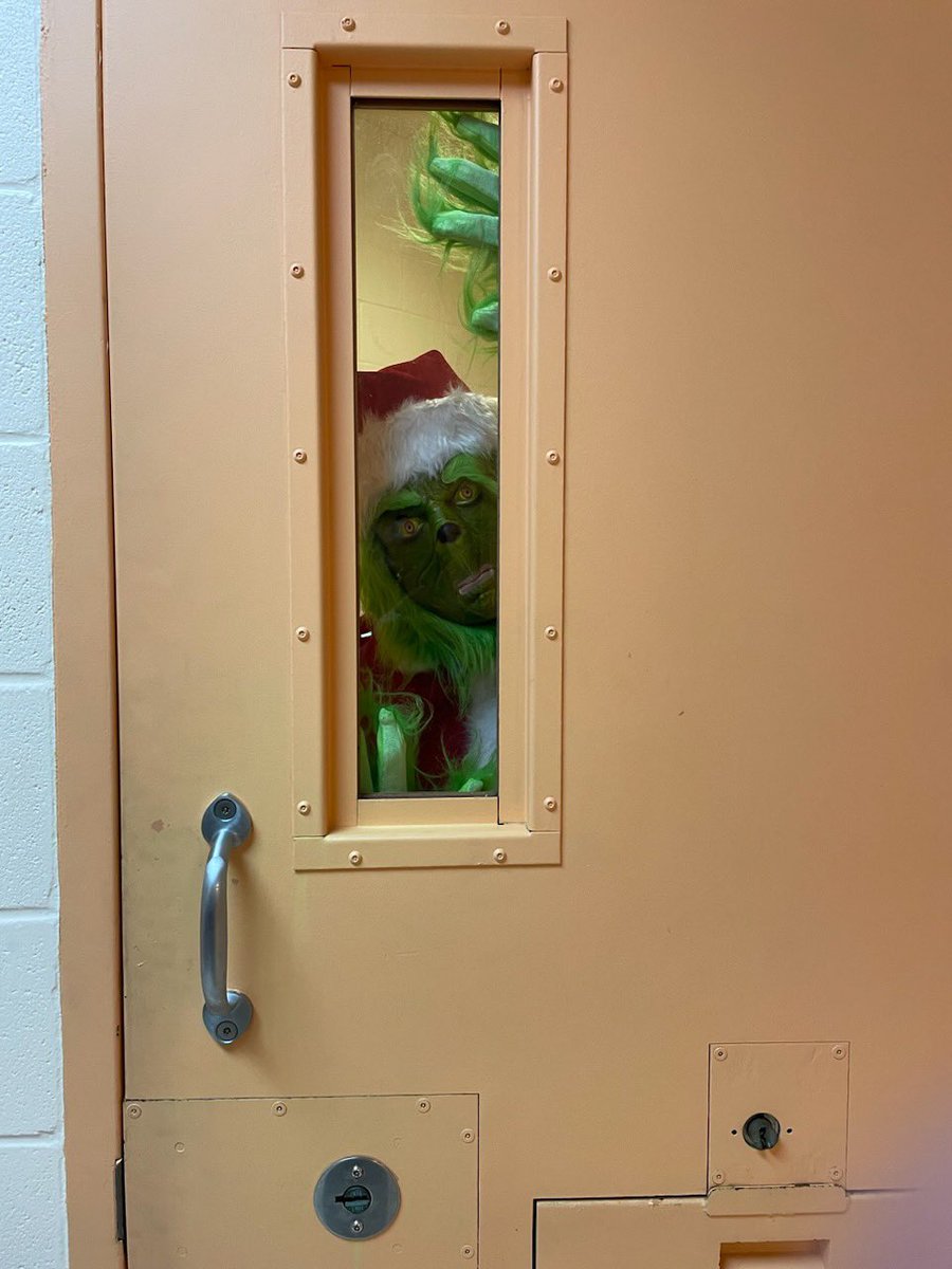The Grinch was out early this holiday season! 

Good thing our patrol officers were out and able to take The Grinch into custody! 

Alton Police Officers saved Christmas for our Alton residents. 

#AltonStrong #CommunityFirst