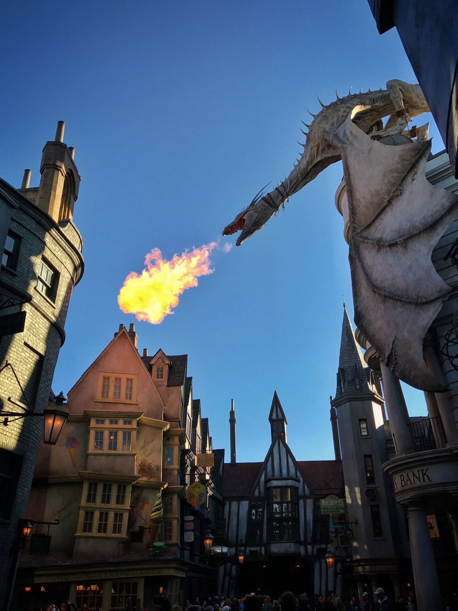 Fran_Spi's tweet photo. I would love to fulfill my dream. And my dream is to work for the amusement park industry. I am multi skilled which means I am ready for everything and specialist at nothing. But efficient and fun. #Universal #Orlando #dreamjob https://t.co/PyYsV0bq4M