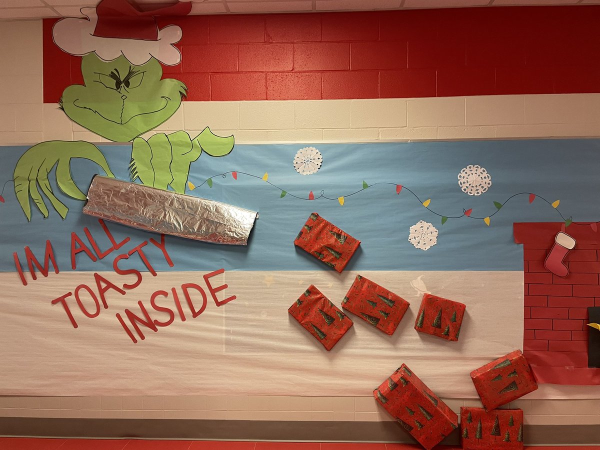 MsAshContreras's tweet photo. Our 4th grade hallway looks amazing 🤩@JohnRGood https://t.co/nsQJMw4BEn
