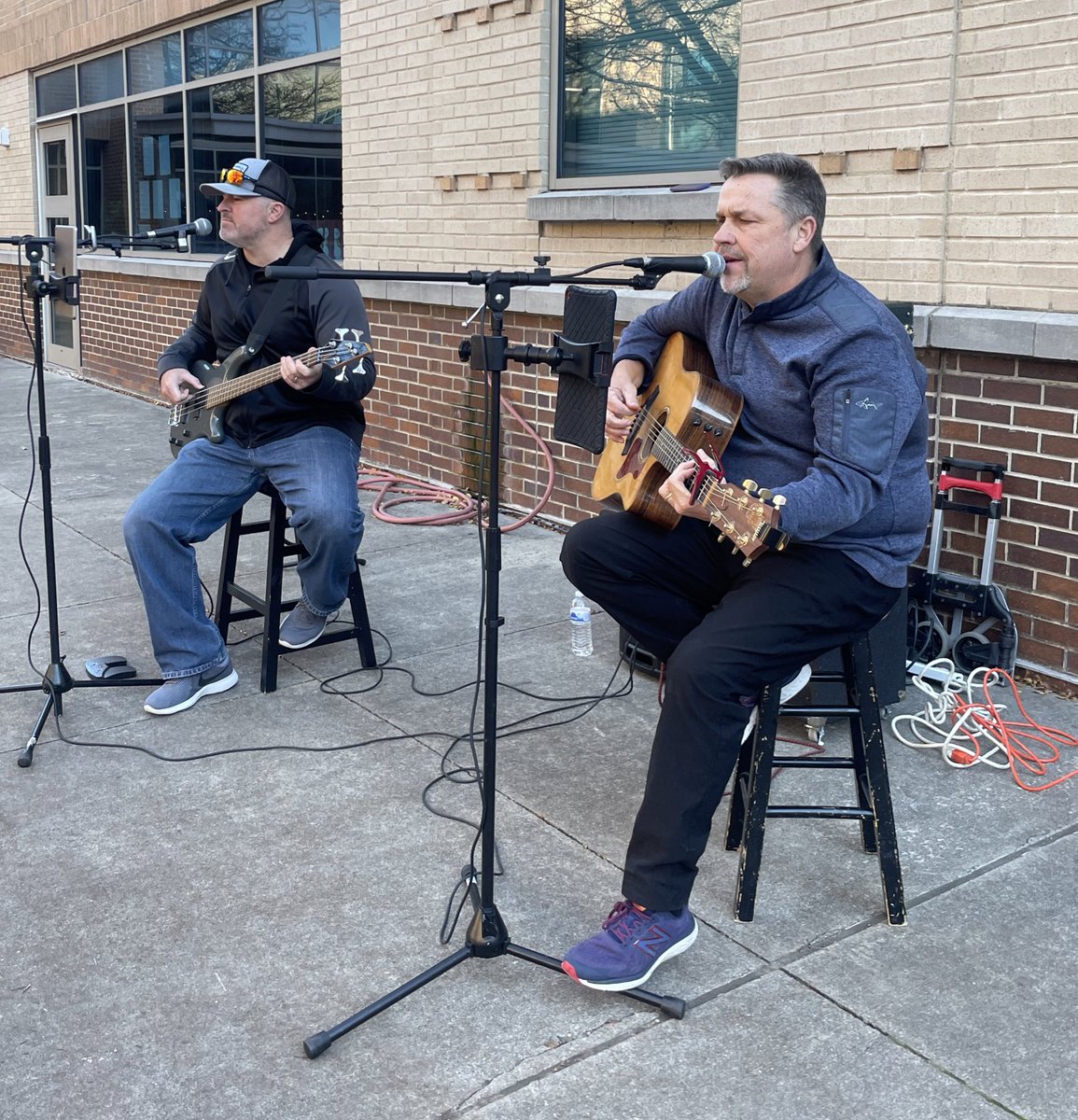 courtneyjwright's tweet photo. It was an #ACEmazing party @AudeliaCreek today with music by the #trapperkeepers and food from #thehamburgerman! Thank you @sharon_erickson for a fun way to end the year! #risdbelieves @berickso1 @jamie_valz @msjohnson_risd @AutumnUrton @V_Valle207 @MsBevington @RachelLemme https://t.co/AiNtp8GZHz