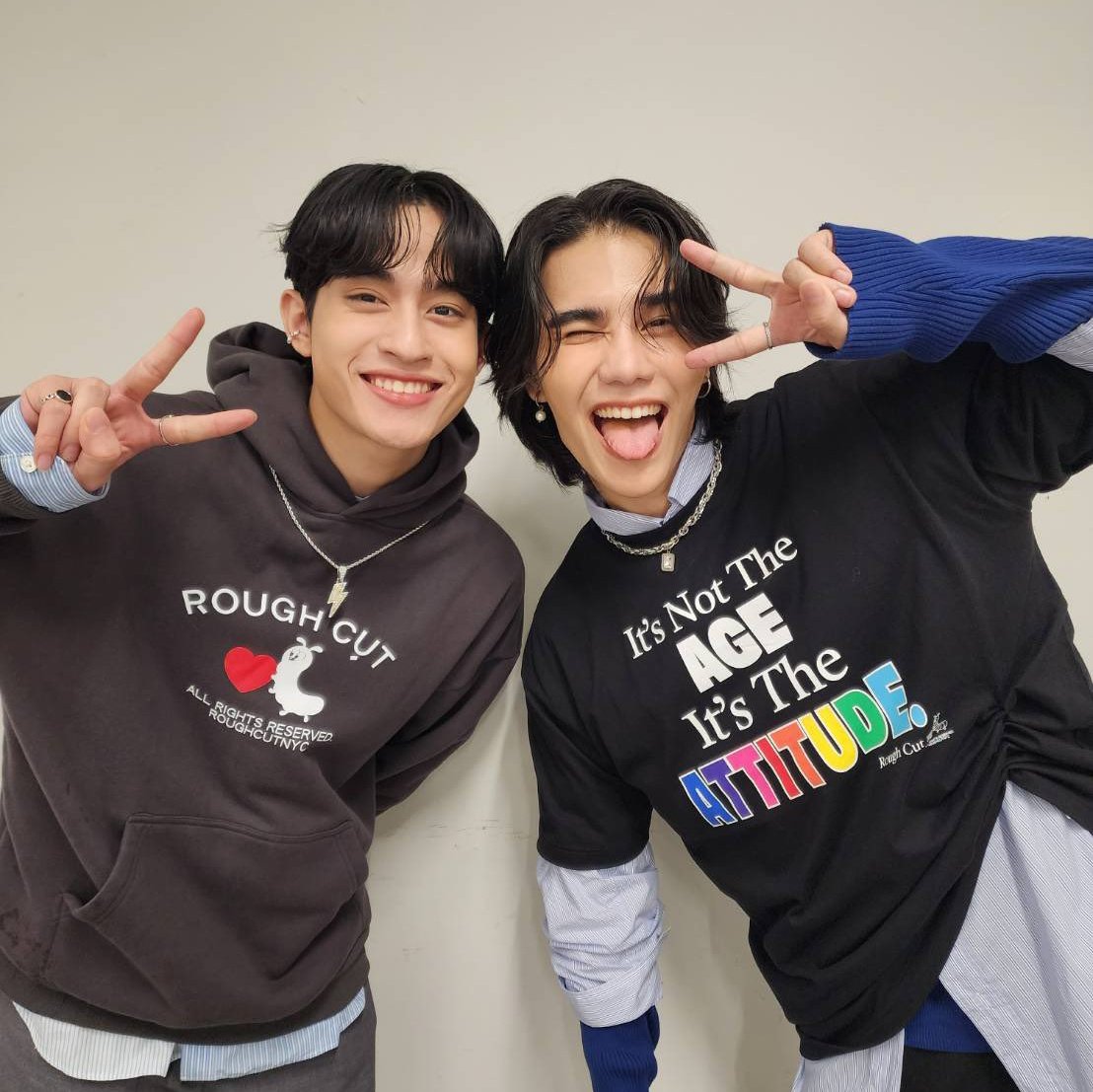 ccidolossupport's tweet photo. Hola ∘✦ soy un nuevo cc para entretener, apoyar a ídolos, hacer dinámicas para regalar cuentas, hilos de recomendaciones, inspo, tips, consejos, música, doramas etc, pronto estaré subiendo contenido.

Si ayudan con un RT les agradecería muchísimo ♡ https://t.co/SgKW3AUyEs
