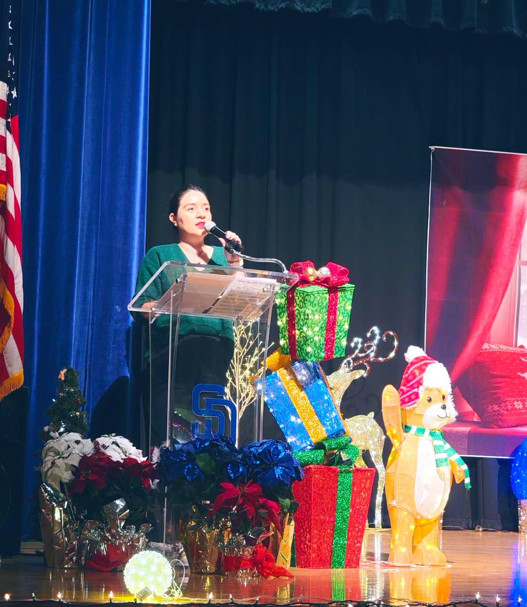 ConsulMexMia's tweet image. Apreciamos la invitación del #MiamiDadeCountyPublicSchools al @ConsulMexMia para participar en el “Festival Anual de Invierno” #MigrantEducationProgram @CityofHomestead y compartir los #programascomunitarios @IME_SRE y #serviciosconsulares dirigidos a familias de origen🇲🇽.