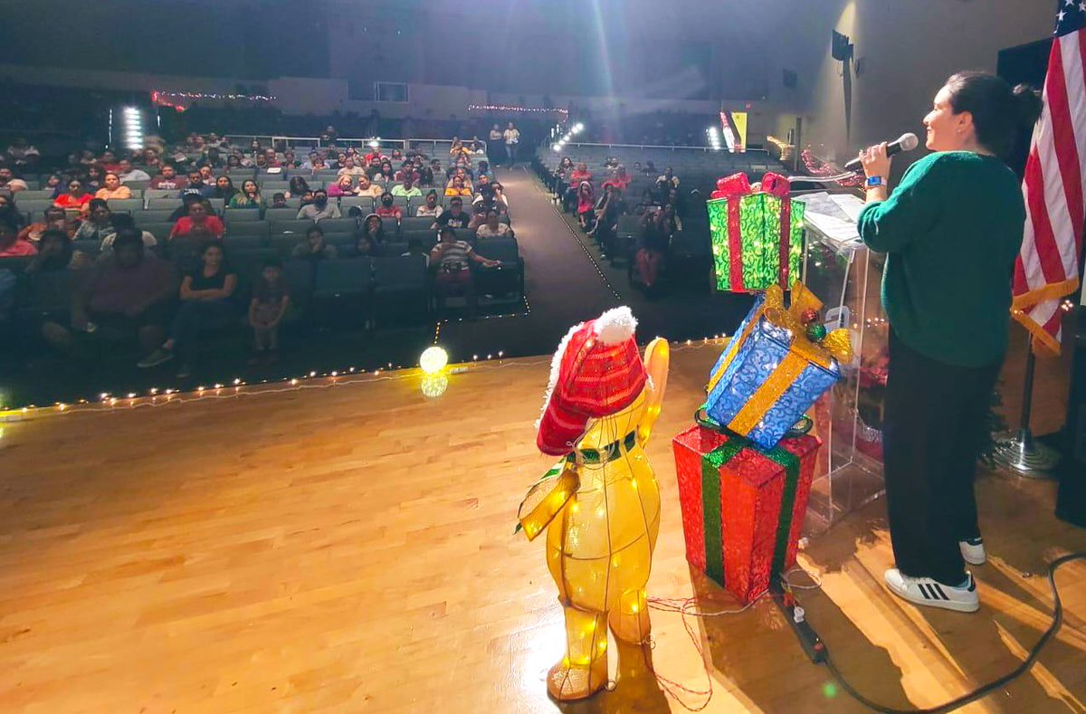 ConsulMexMia's tweet image. Apreciamos la invitación del #MiamiDadeCountyPublicSchools al @ConsulMexMia para participar en el “Festival Anual de Invierno” #MigrantEducationProgram @CityofHomestead y compartir los #programascomunitarios @IME_SRE y #serviciosconsulares dirigidos a familias de origen🇲🇽.