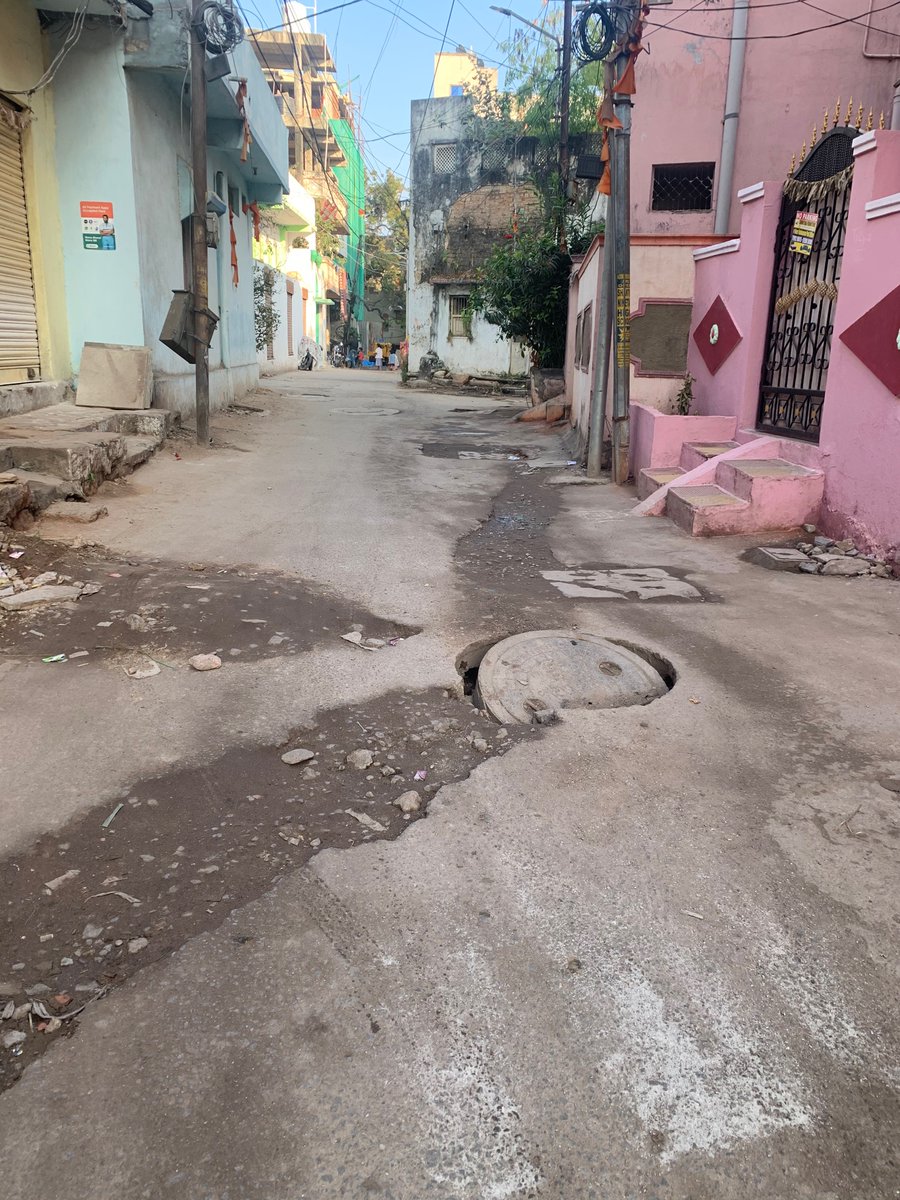krsnaradhe's tweet photo. @HMWSSBOnline @DgmAliabad  Manhole damaged leading to accidents and inconvenience to residents 
It was recently repaired but couldn’t sustain due to poor quality material used.
Kindly take action and do needful 

Location: Badam Masjid Lane, Opp Dattu Tiffin Center, Laldarwaza https://t.co/iEkCdQvsz6
