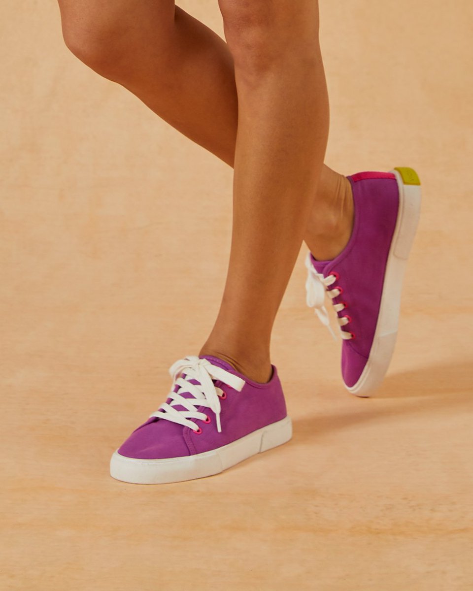 #Sustainable sneaker sale - say that 3️⃣ times fast! #Shop fan-favorite styles like GROOVE + OASIS - now 30% OFF* - in our #Winter Sale! 🎁 SHOP THE SALE - bit.ly/VionicSaleTW *Offer valid in U.S. only. Select styles and colors included. All prices as marked.