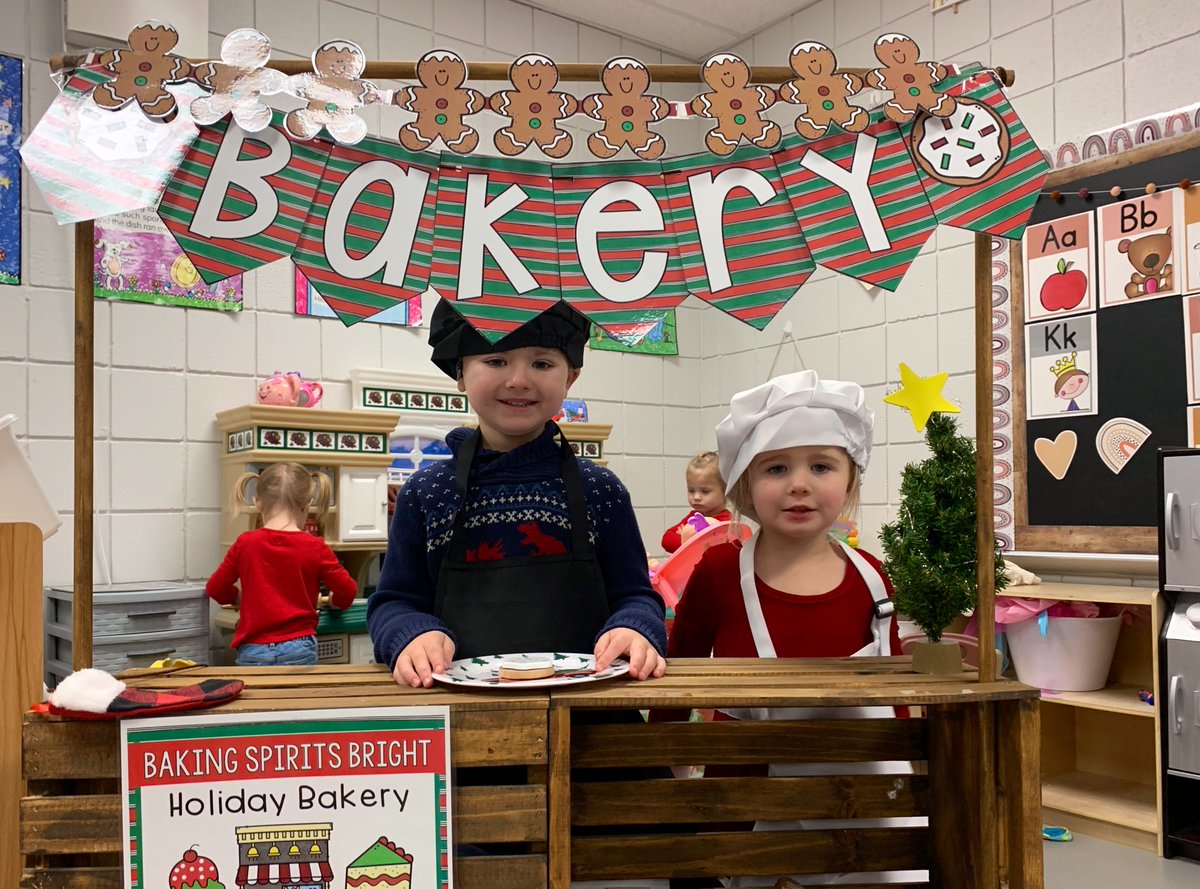 MPreschoolers's tweet photo. Enjoying the Holiday Bakery! 🍪🎅🏼🧁#dramaticplay #littlezeps #preschool #gozeps #Christmas #bakary #misstaylorsclass https://t.co/OgwyehKVrl