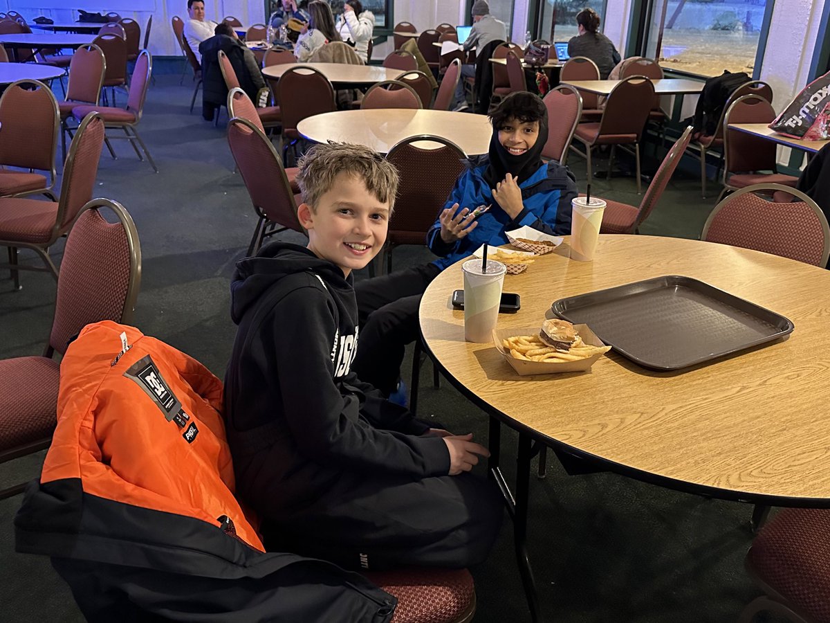 WHMS SKI &BOARD CLUB tweet media