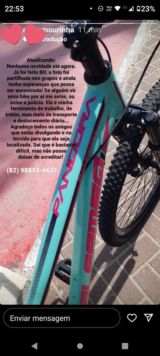 AlluAninha's tweet photo. Coisas que revoltam:
A mina é prof de educação física, trabalha com Crossfit, utiliza a bike pra TUDO, comprada há 15 dias e roubaram serrando um poste, UM POSTE cara! Dois cadeados e eles serraram um poste. https://t.co/Y6OJ3IzLvT