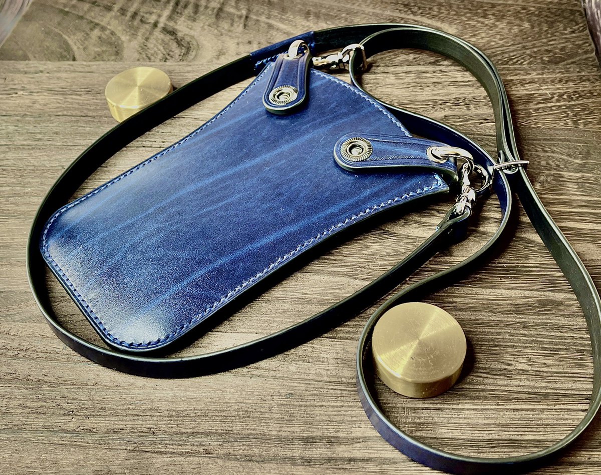 bukotsudo's tweet photo. 大人のスマホショルダー baldric M
#ルガトショルダー ネイビー。
#スマホショルダー #smartphone #learhercraft #handmade #無骨堂
#陸前高田市 https://t.co/MTS4E6w6Ea