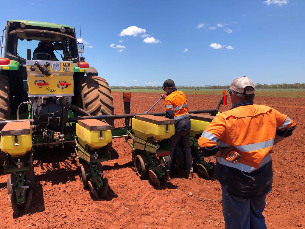 LQSystems's tweet image. A couple of #LQS70 Module liquid kits installed in Darwin for cotton customers.
Awesome job by planter specialist Stephen Frahm from @RDOequipmentAU Well done guys!
@rdovnet_Stephen @VnetPrecisionAg
 
#liquidapplication #infurrow #onepass #rightrates #targetinputs