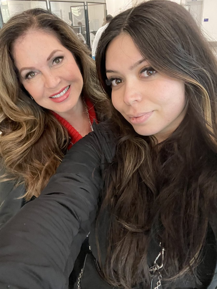 An honor to randomly meet such an iconic woman @4lisaguerrero today. She said she was on her way to catch bad guys, I almost offered to join her and lend a helping hand. 💜