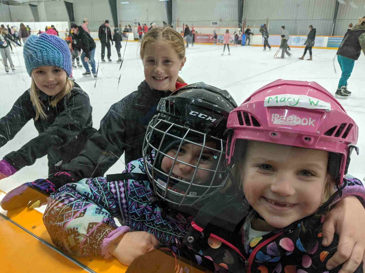 CpfMorden's tweet photo. Come and listen to some French Christmas music at public skating on Sunday Dec 18 from 12:15-1:45. This free event is open to all and sponsored by Canadian Parents for French - Morden Chapter!! https://t.co/yIi2wTuDjo