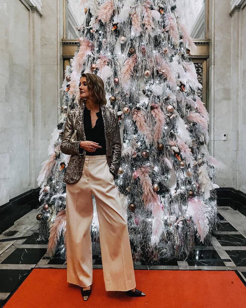 districtofchic's tweet photo. Not sure what to wear to your next holiday party? I got you covered. 👍
.
My latest blog post has holiday party outfit ideas + tips for recreating them with stuff you already have! (link in bio)
.
.
.

Nye outfit, party style, French chic, winter fash… https://t.co/i5P9yrMh5J https://t.co/H96HZi1Zkw