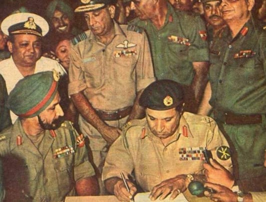 TomarRLD's tweet photo. 16 दिसंबर 1971
#Indo_Pak_War
विजय दिवस की आप सभी को हार्दिक शुभकामनाएं
#विजय_दिवस
#VijayDiwas22 https://t.co/vEo1yJqG60