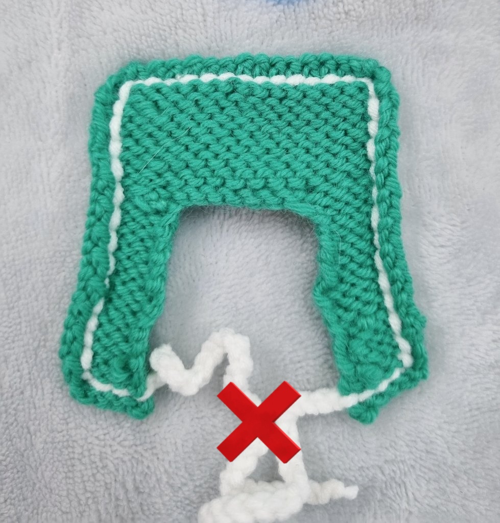 케이프는 vvv요런 브이모양이 겉으로 나오게 착용하시면 됩니다 (지저분한쪽이 안쪽이에요☺)