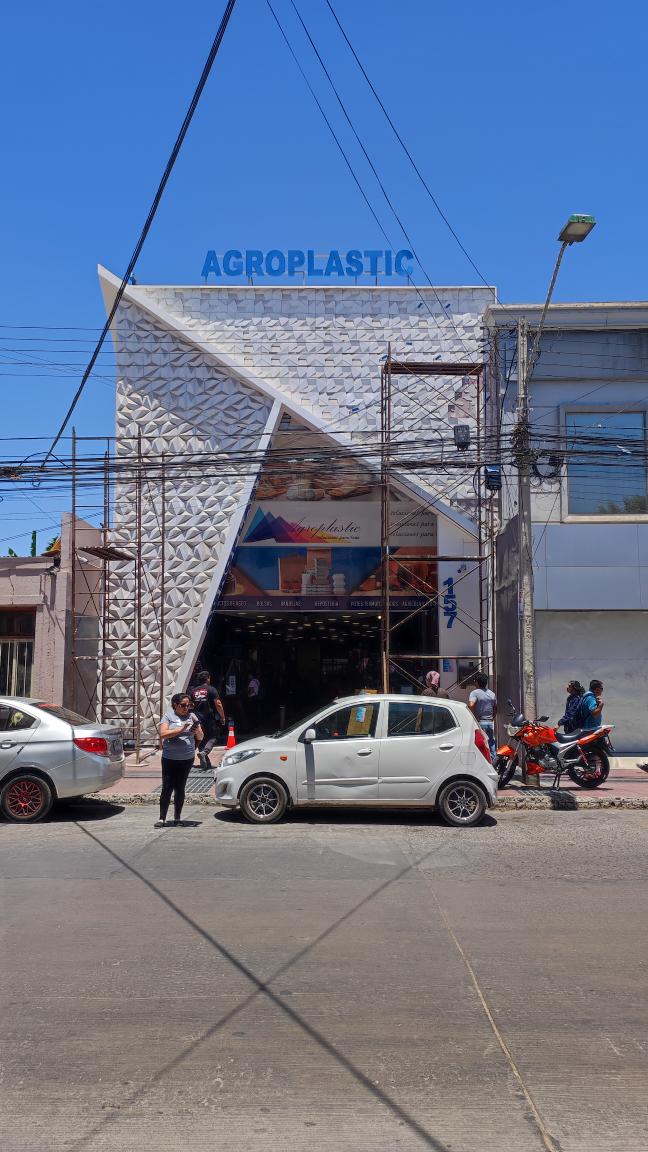 Pintamos toda la casa, y... ¿¡Qué es eso!?

* Avistada en Ovalle por enespiral (IG).