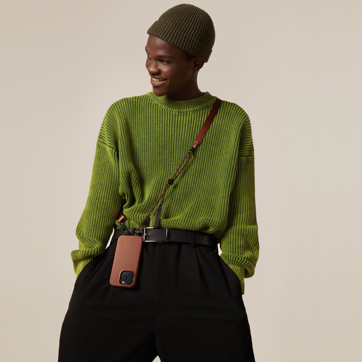 moft_global's tweet photo. For all light travelers and cyclists 🚲🚝 MOFT's newly launched Sling Case Set is your faithful companion to keep everything hassle-free when you have your hands full!

#moft #moftslingcaseset #landyard #phonestrap #iphonecase #iphone14pro #iphone14promax #apple #giftideas #gift https://t.co/dzXfz1nXhf