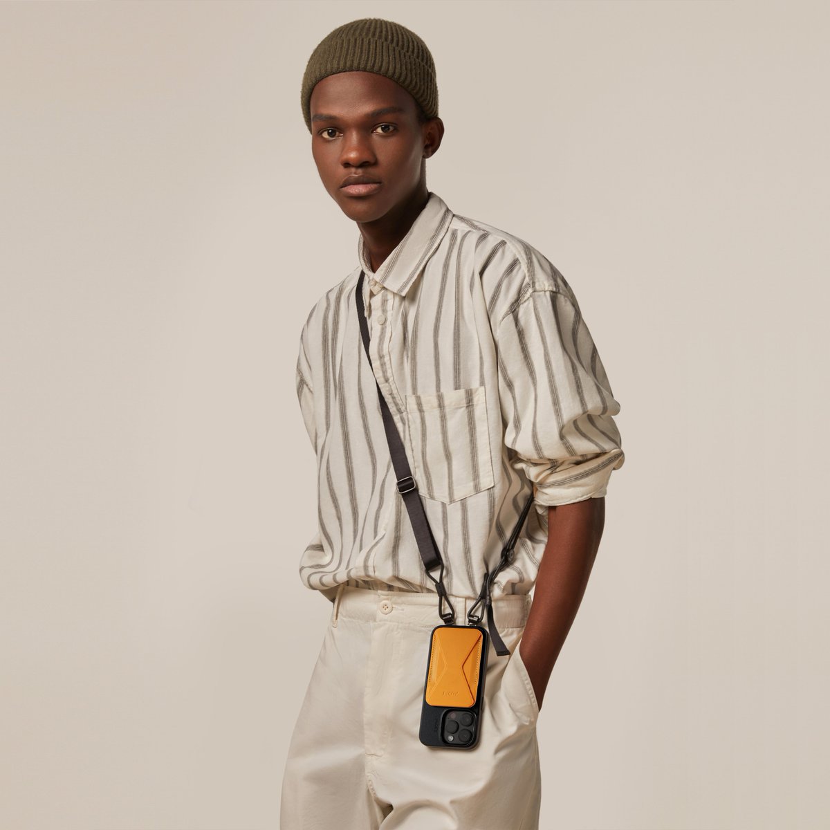 moft_global's tweet photo. For all light travelers and cyclists 🚲🚝 MOFT's newly launched Sling Case Set is your faithful companion to keep everything hassle-free when you have your hands full!

#moft #moftslingcaseset #landyard #phonestrap #iphonecase #iphone14pro #iphone14promax #apple #giftideas #gift https://t.co/dzXfz1nXhf