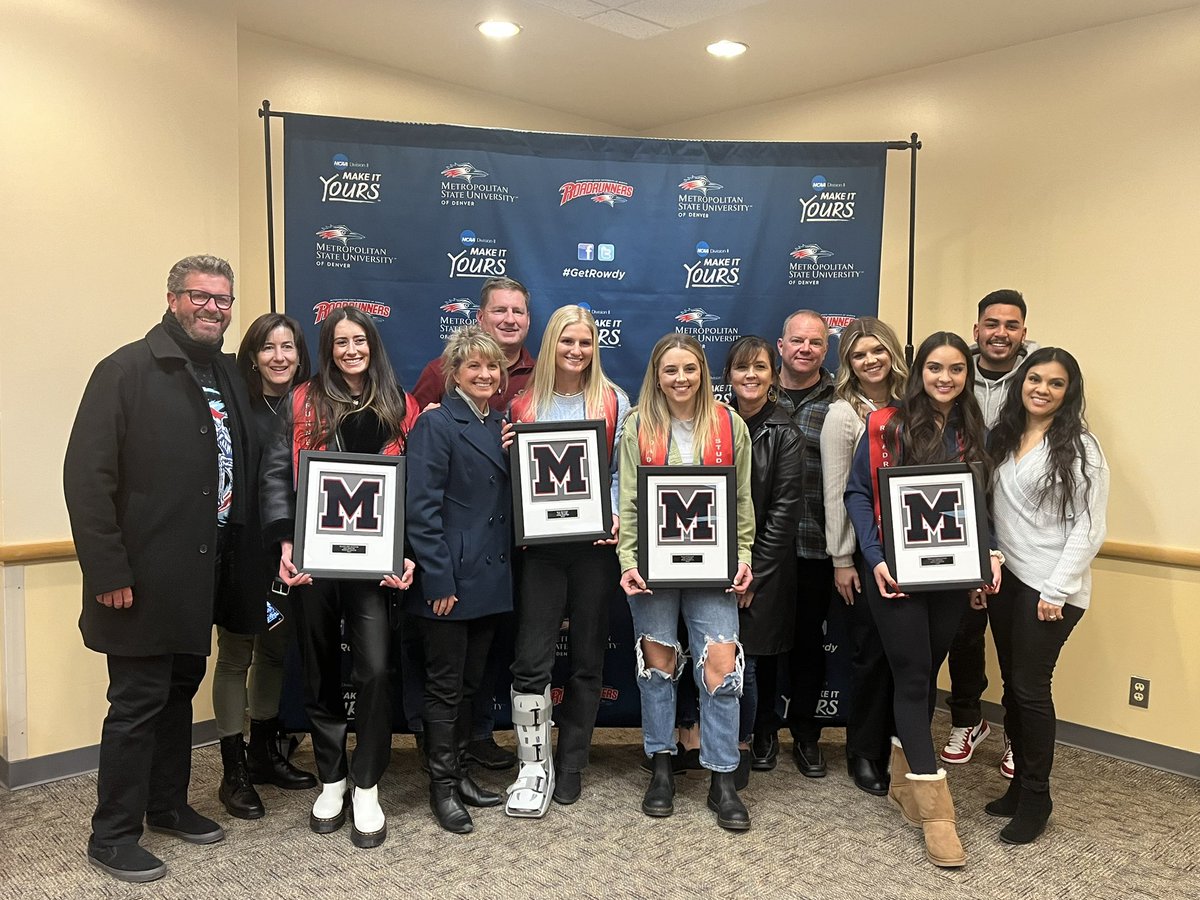 MSUDenverWSOC's tweet photo. Congratulations to our graduating seniors!! 📕📘📚 https://t.co/Up1HfzhkbS