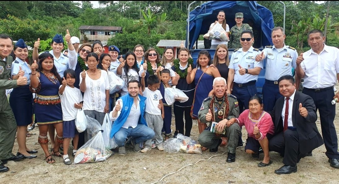 mariomolinag10's tweet photo. 📍#Tena|Nuestro compromiso es llegar a todos los lugares del 🇪🇨🤝.
El trabajo articulado del #Mies con @FuerzaAereaEc hizo posible q lleguemos con kits de vestimenta, alimentos y juguetes para familias de la parroquia #Cotundo en el marco de la campaña #SolidaridadSinMendicidad https://t.co/ocp1w0iRbN