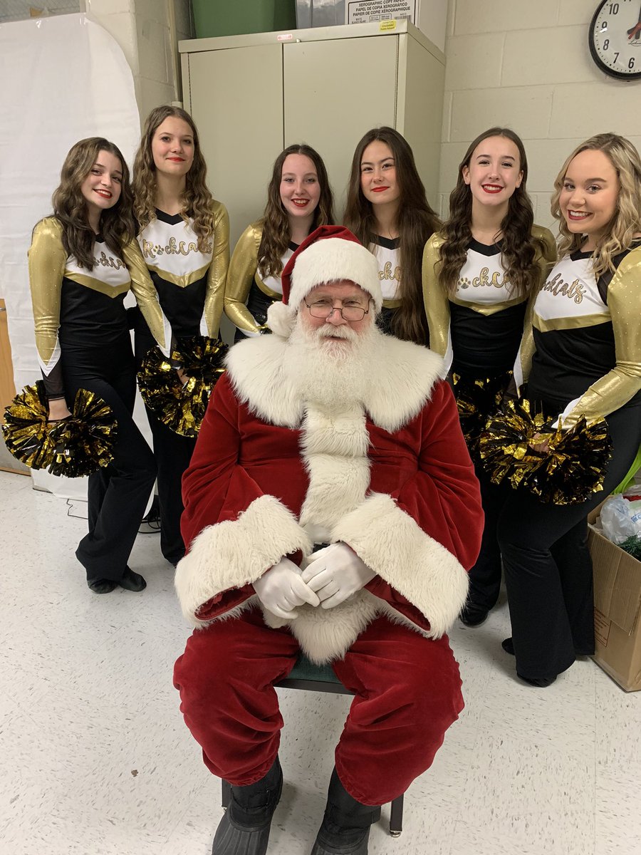 KlingerApril's tweet photo. Winter Wonderland Night was fabulous!  Watching the GBHS RockCats work with the tiny tigers was heartwarming.  I think we met some future dancers tonight and I definitely saw some natural teachers!  #Dance  #futureteachers  #volunteering https://t.co/KJ5qXZ0wDw