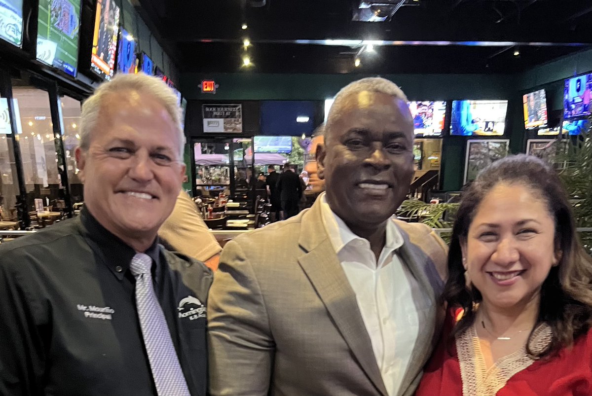 Great evening with even better company! Thank you <a href="/DASA1498/">DASA</a>  for hosting us! <a href="/MourinoLeonardo/">Leonardo Mouriño</a> <a href="/MjLewis13/">Michael A. Lewis, Ed.D.</a>