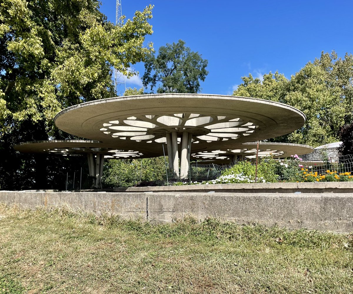 JoshLipnik's tweet photo. Bellevue Hill Park Pavilion (1955) designed by Cincinnati Park Board architect R. Carl Freund https://t.co/JP3dD3gtUi