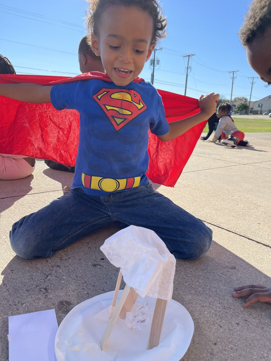 SycamoreElem1's tweet photo. Today was STEM Day in Crowley ISD! Students took part in lessons and hands-on activities throughout the day focused on science, technology, engineering and math! So much FUN!! #CrowleyPrideUnified #CISDSTEMPLUS https://t.co/dXv5S3RnK0