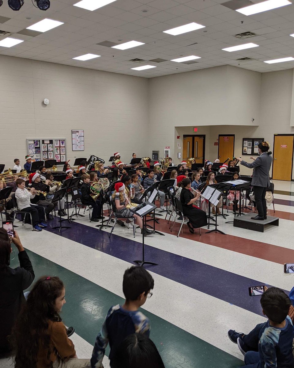 MMUNashville's tweet photo. Did you see the Oliver Middle School beginning band concert on Tuesday? Excellent work by the band students, Ms. Reid, and Mr. Hamilton. We also love the festive attire! @metroschools @metroartsnash https://t.co/OcsQI8JPBN