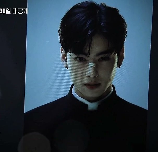 dinorahalexande's tweet photo. Priest Yohan is so hot! #eunwoo #Island #TVING #ishot 🤩🤩🤩🤩 https://t.co/CgY5JBGouN