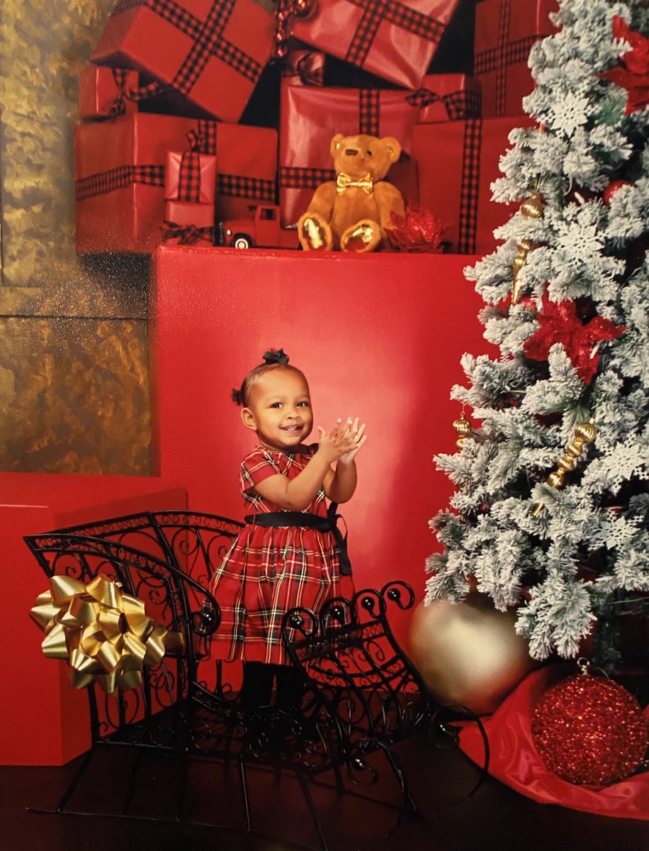 teeiiiraaaa's tweet photo. I couldn’t wait until Christmas 😭🥰🎄 https://t.co/16cZozzSIn