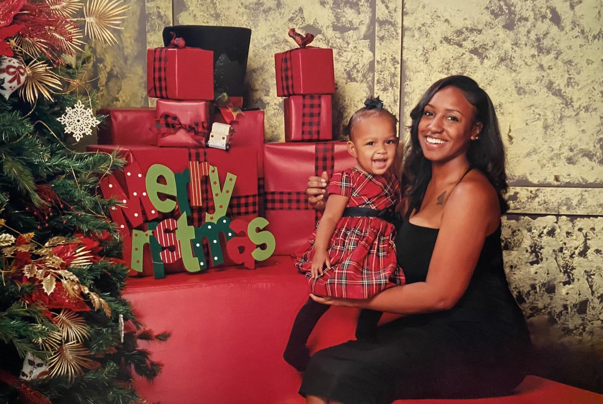 teeiiiraaaa's tweet photo. I couldn’t wait until Christmas 😭🥰🎄 https://t.co/16cZozzSIn