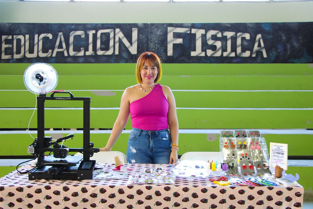 techclubdcg's tweet photo. DCG Tech Fair 2022

Tuvimos una mega exhibición de autos eléctricos para que los jóvenes pudieran apreciar la tecnología en los autos. Los jóvenes pudieron comprar productos en 3D por Aurorita Feliciano. Agradecemos a Máximo Solar IND. por exhibir un Booth 360 inolvidable. https://t.co/ONEu8KaPy3