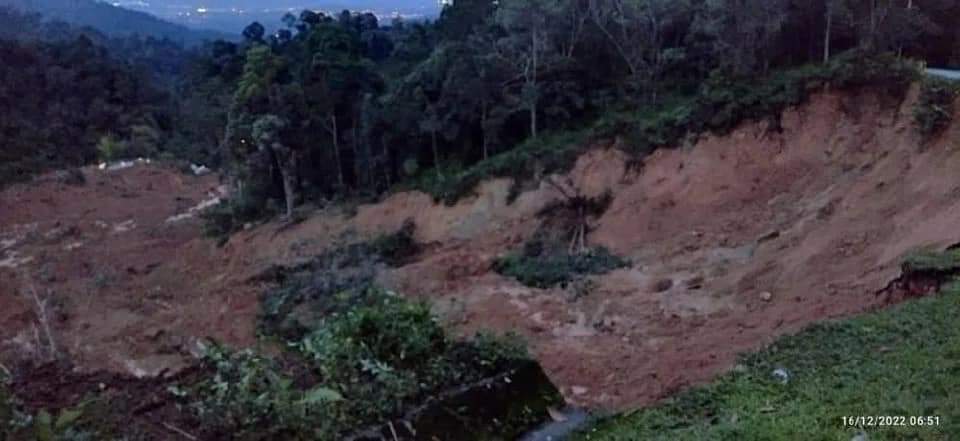 tunfarulazri's tweet photo. 8hb Sep 2022, Pertubuhan Pelindung Khazanah Alam (@PEKA_MY) tlh membantah &amp; memberi cdng pd Kerajaan Negeri Slngr batalkan Rancangan Kawasan Khas Genting Highlands-Hulu Slngr &amp; wartakan kwsn tanah runtuh di Batang Kali ni sebagai 'Hutan Simpan Kekal'.

cc: @AmirudinShari https://t.co/JfoV6ip2yB