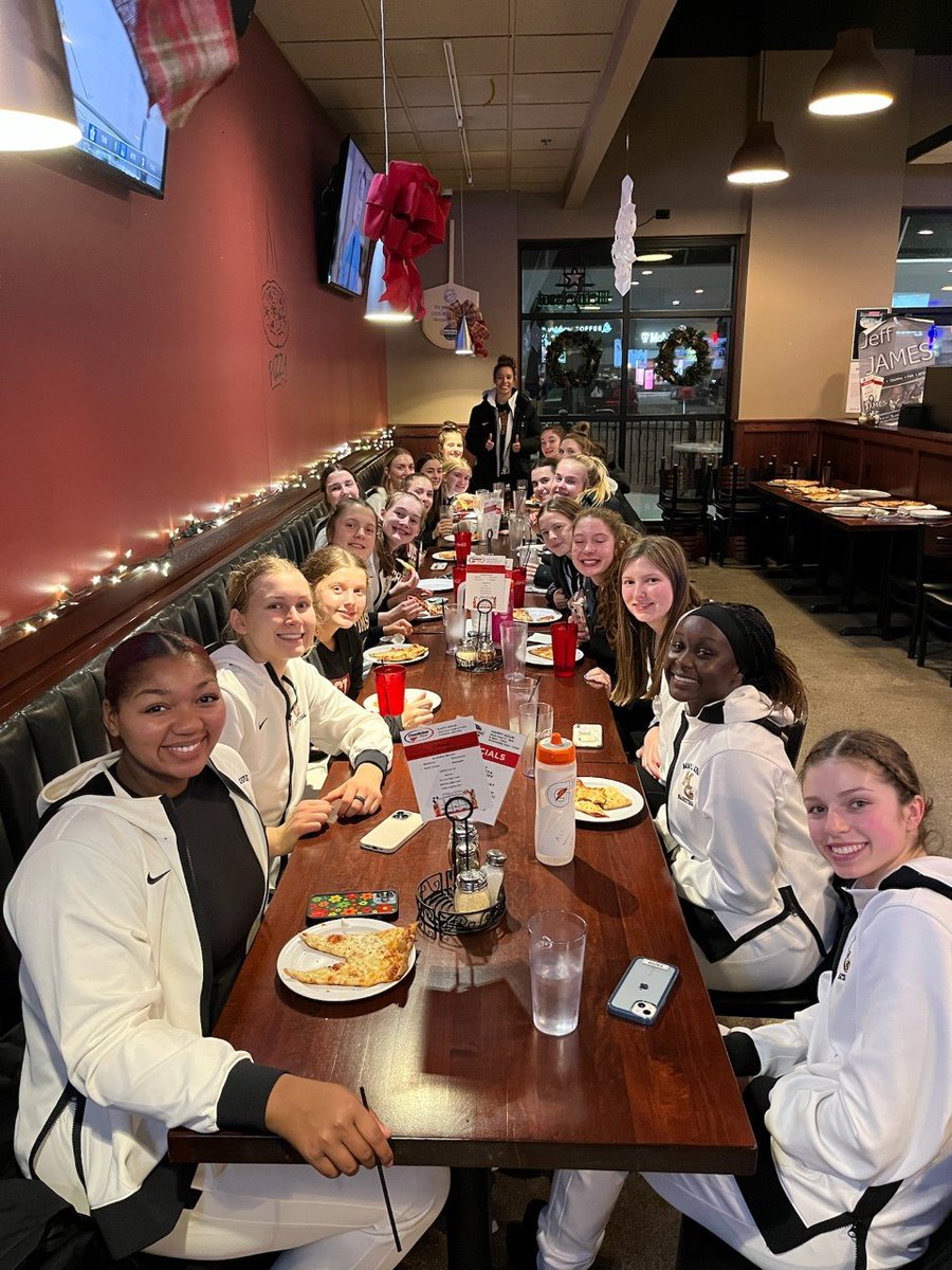 Thank you to <a href="/chanticlearMG/">Chanticlear Pizza Maple Grove</a> for hosting the team tonight!