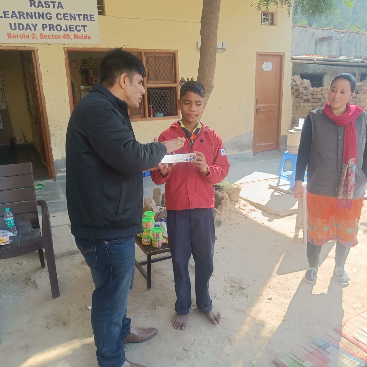 RK_nestman's tweet photo. Under the #GreenWindow project supported by @HCL_Foundation under their @HCLHarit, @nipunkaushik with Shikha Shukla visited two Rasta Learning Centres in Barola & conducted a workshop under the #HaritCoach speaking to the children and parents about Environment & it's conservation https://t.co/NWMilDqDEq