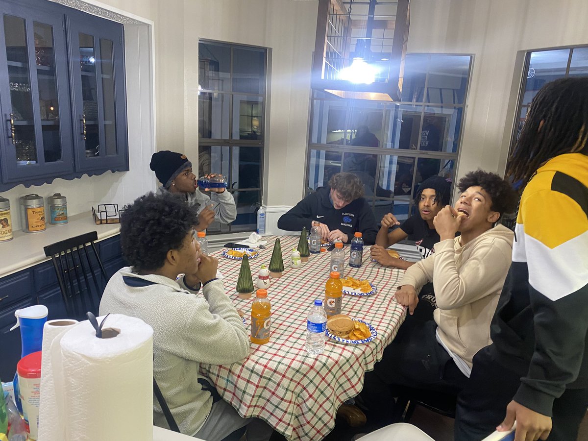 Coach_Mc's tweet photo. Enjoyed @BballPlanoWest coming for team dinner before district tomorrow. MrsCoachMc &amp; #Mc6Pack did great hosting. Let’s go get after it tomorrow to start district off right #Urgency #323Wolves @Plano_Schools @PWSHWolves @PISDAthDept https://t.co/3Q6TinILaK
