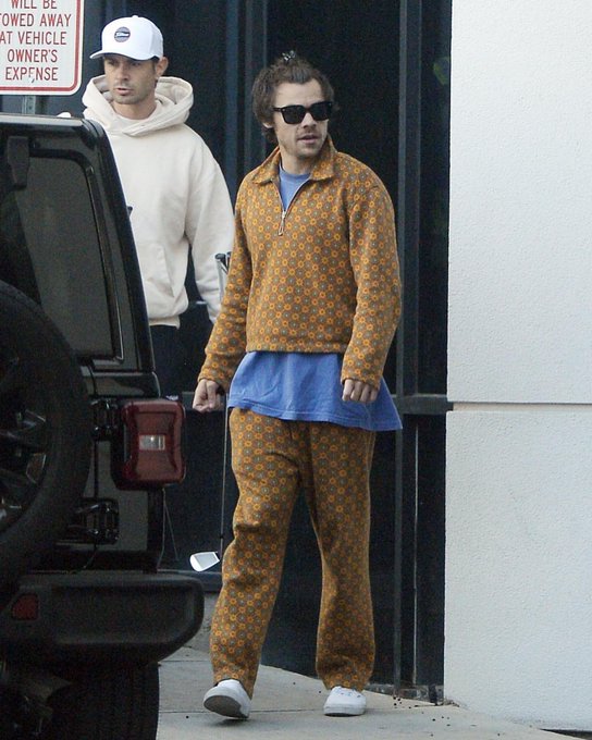 1doficialperu_'s tweet photo. 📸 | Harry llegando hoy a Los Ángeles
©️owner
-🦋 https://t.co/IglMGi5AKX
