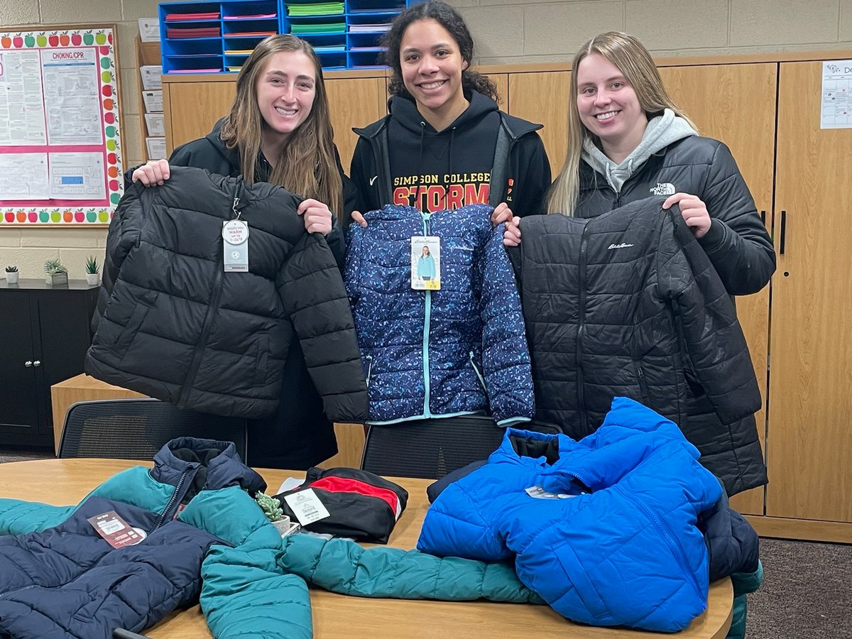 MitchellDMPS's tweet photo. Thank you to the Simpson Women's Basketball team for their generous donation of winter coats made to Mitchell today! We appreciate the kindness and generosity they continue to show to our students and community year after year! @SCStorm_WBB https://t.co/JdosGckWDf