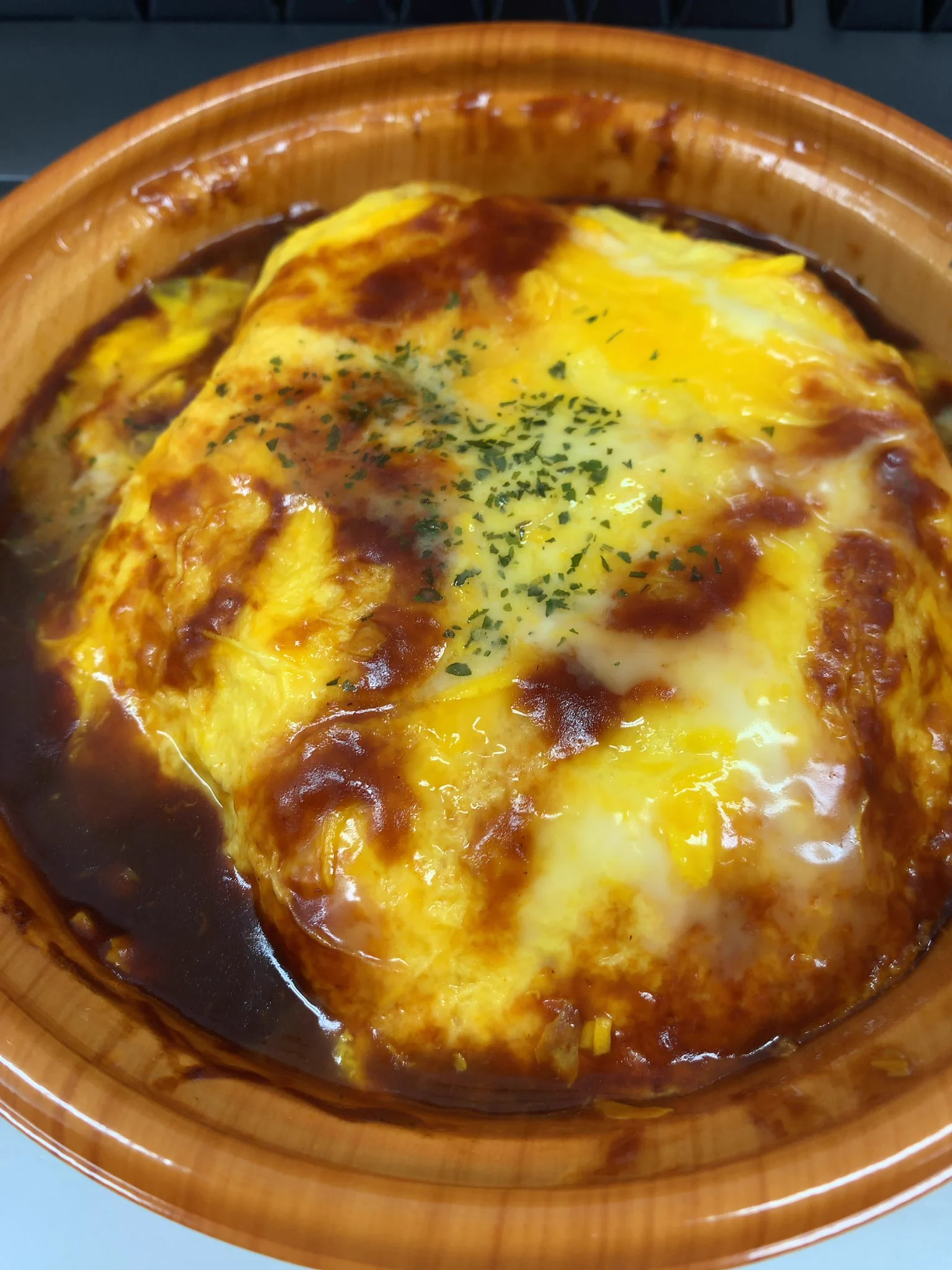 リロ氏のオムライスが美味しそうすぎて、今日のお昼にオムライス買った  