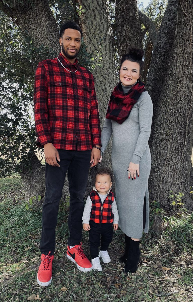 sclarkvball11's tweet photo. 2020 Shaw Family — 2022 Shaw Family https://t.co/XSSU1DERB4
