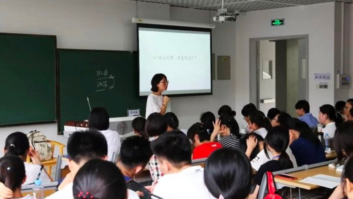 aidunao1's tweet photo. 吴亚楠  南开大学副教授 支持白纸运动 被强制送精神病 #一人一推 政治犯
山东省高密市人，生于1984年6月，山东大学政治学与公共管理学院本科、中国人民大学哲学院硕士、博士，因支持在乌鲁木齐大火后抗议的学生，被学校约谈。遭施压力仍表示要承认知识分子的责任。

https://t.co/BEkJifgByR https://t.co/achdY1D4pk